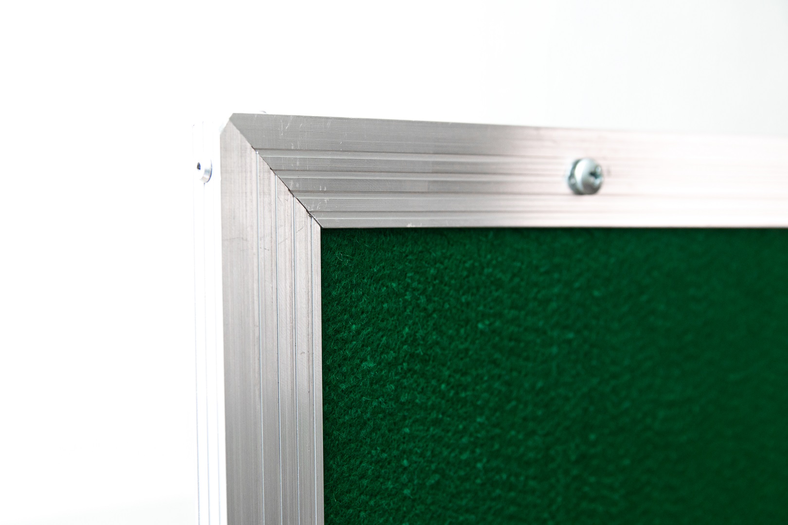 Quadro de Aviso em Feltro Verde com Moldura de Alumínio Esquadria