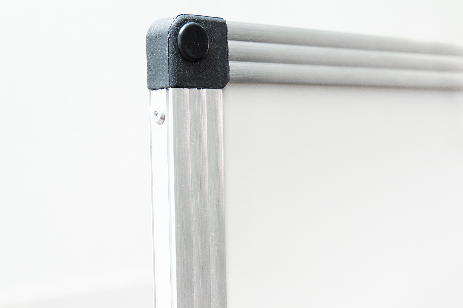 Quadro Branco Liso Reforçado Cantoneira